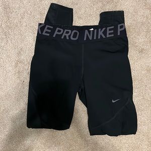 LIKE NEW NIKE LEGGINGS